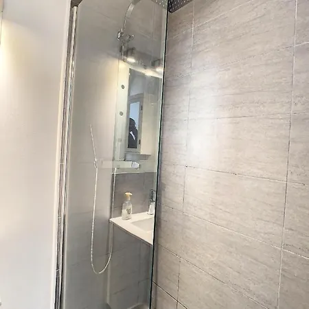 Apartment Studio Juan Les Pins, Plages, Gare, Centre Ville 2pers Wifi